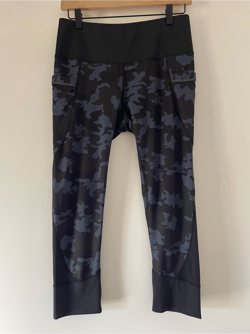 Camo Active Capri Leggings Blue Black Women’s Medium